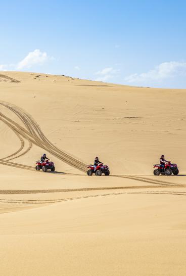 즐기는 소그룹 호주 원주민 Sand Dune Adventures와 함께하는 4륜 오토바이 문화 투어, 포트 스티븐스(Port Stephens)